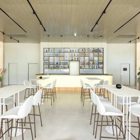 Skyconcrete%C2%AE%20Indoor%2C%20pavimento%20effetto%20nuvolato%20basso%20spessore%20finitura%20tortora %20Sirenetta%20Restaurant%2C%20Mondello %20Progetto%20Arch %20Luigi%20Smecca %2007